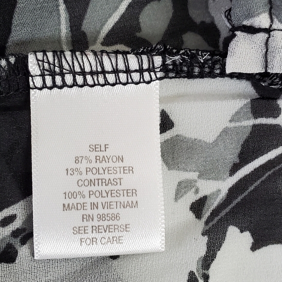 Layered Tiered Floral Hem Tunic Size 2X Mixed Media Knit Pullover Scoop Neck Top - Picture 9 of 11